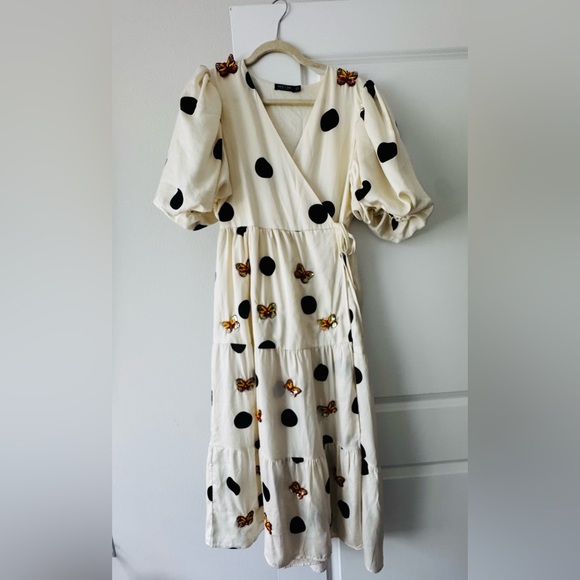 Nasty Gal Cream V-Neck Dress - Picture 9 of 12